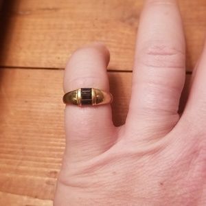 10 it yellow gold and sapphire ring